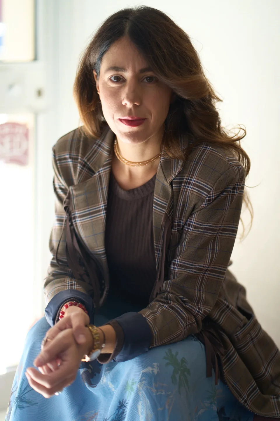 Federica in blazer a quadri, ritratto